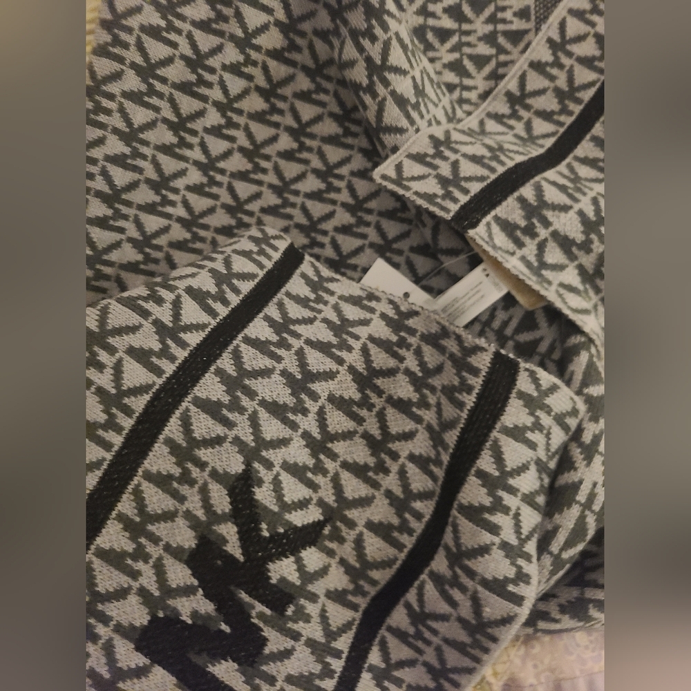 Michael Kors Gray Patterned Scarf - Picture 5 of 5